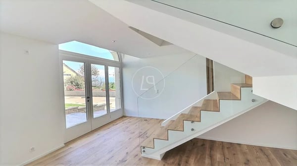Renovated duplex apartment with lake view near Rolle 2
