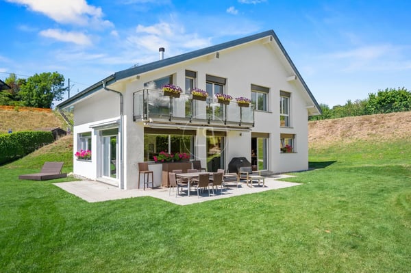 Modern property in a residential neighborhood in Saint-Légier 1