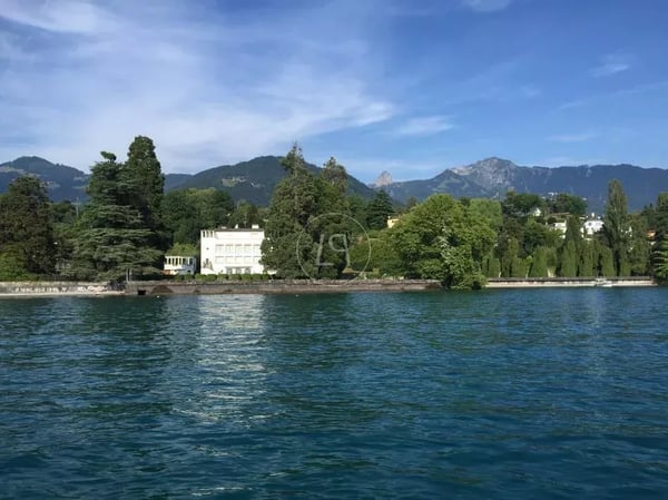 Exceptional property in front lake close to Montreux 2