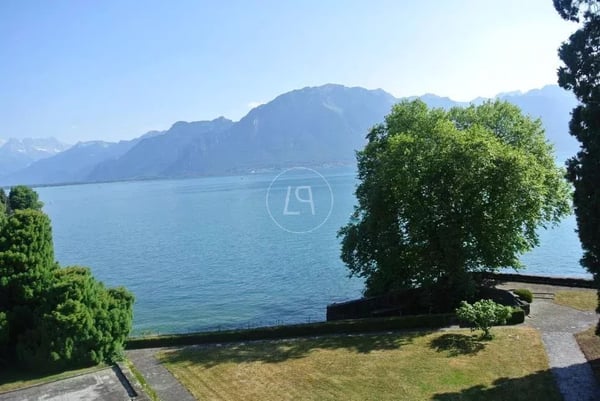 Exceptional property in front lake close to Montreux 7