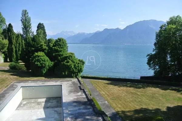 Exceptional property in front lake close to Montreux 3