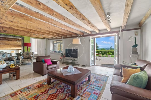Charming property with 3 apartments on a beautiful plot in Giez 6
