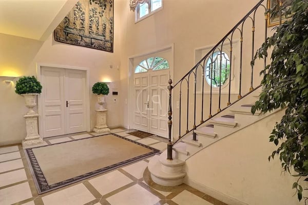 Very beautiful master property in a sought-after neighborhood of Lausanne. 3