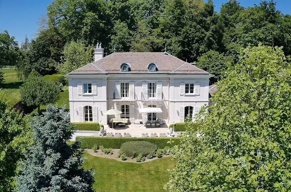 Very beautiful master property in a sought-after neighborhood of Lausanne. 1