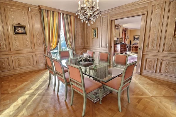 Very beautiful master property in a sought-after neighborhood of Lausanne. 6