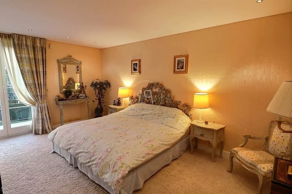 Very beautiful master property in a sought-after neighborhood of Lausanne. 11