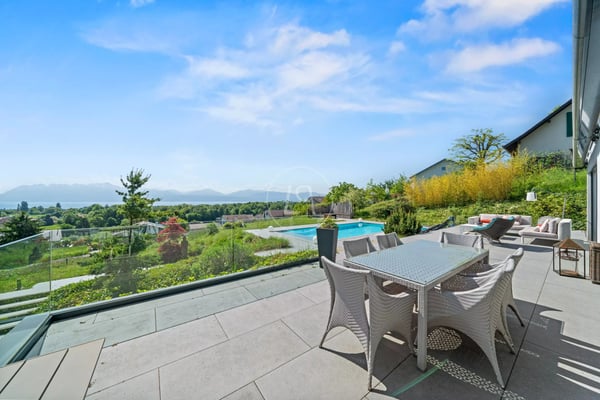 Superb architect-designed villa with panoramic view in Lully 1