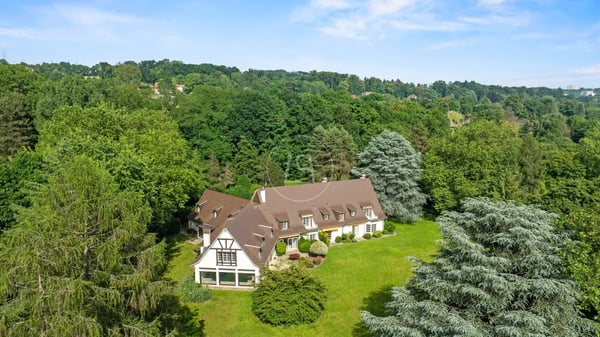 Exceptional property in a setting of greenery near Lausanne 1