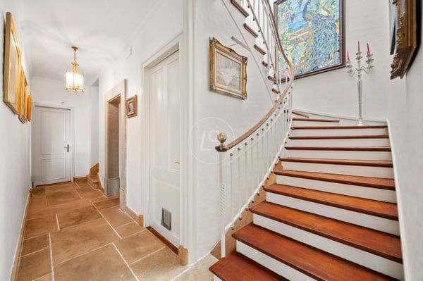 Exceptional estate overlooking the Riviera, breathtaking views of Lake 12