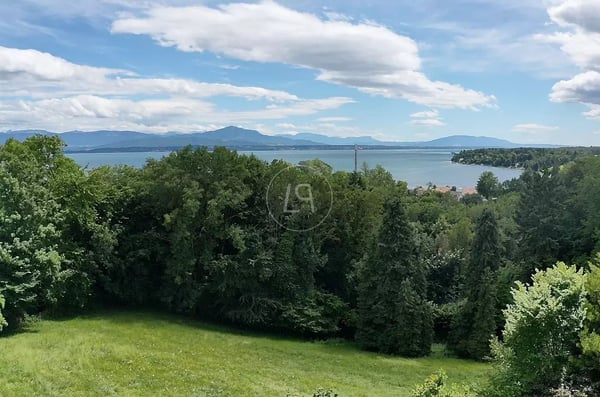 Property with a view in Dully, excellent buildability potential 2