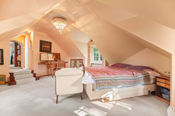 Charming property to renovate, view and indoor pool in St-Légier 10