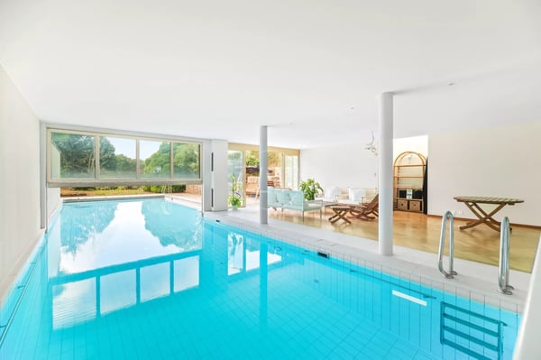 Charming property to renovate, view and indoor pool in St-Légier 13