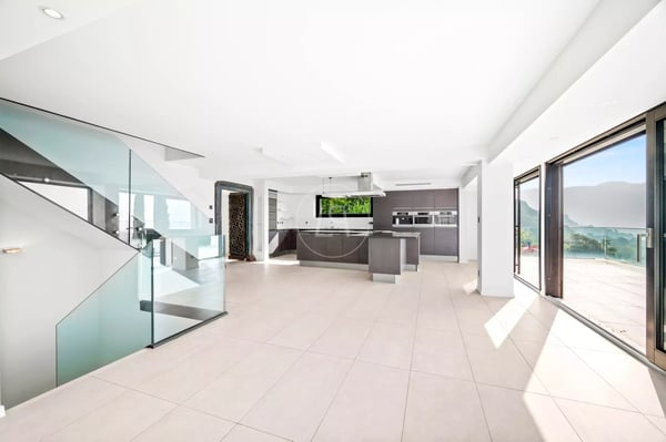 A breathtaking view on the heights of Chardonne with swimming pool 2