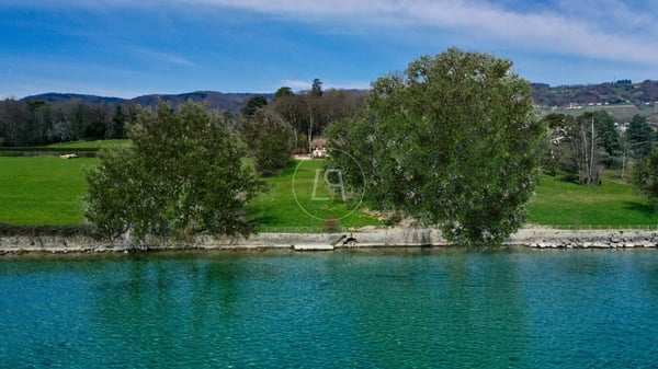 Exceptional 6 500 sqm waterfront plot, Rolle 12