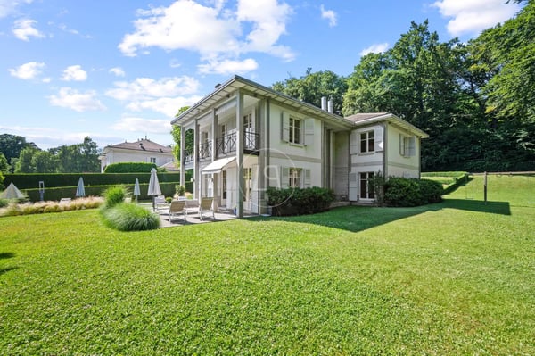 Elegant property with swimming pool in a green setting in Lausanne 1