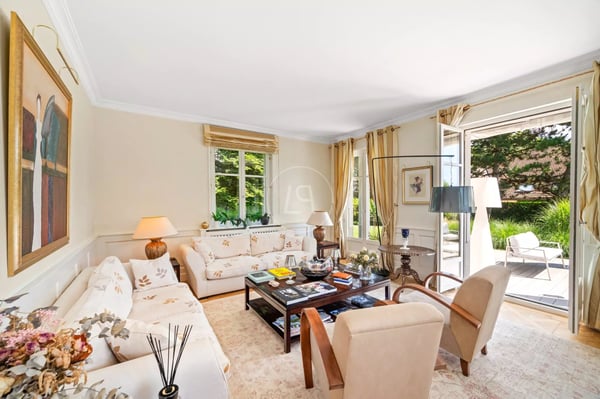 Elegant property with swimming pool in a green setting in Lausanne 9