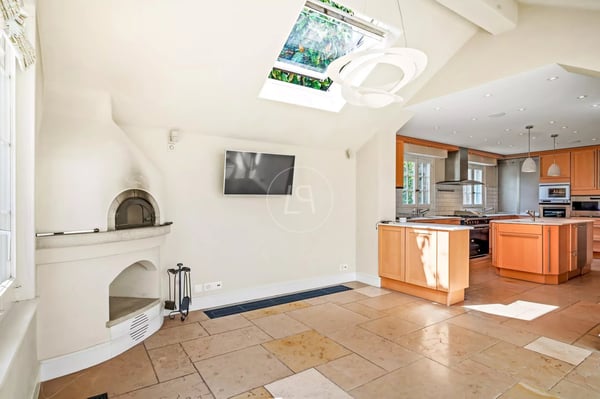 Stunning property with pool and lake view, Apples 11