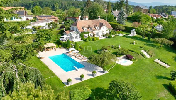 Stunning property with pool and lake view, Apples 2