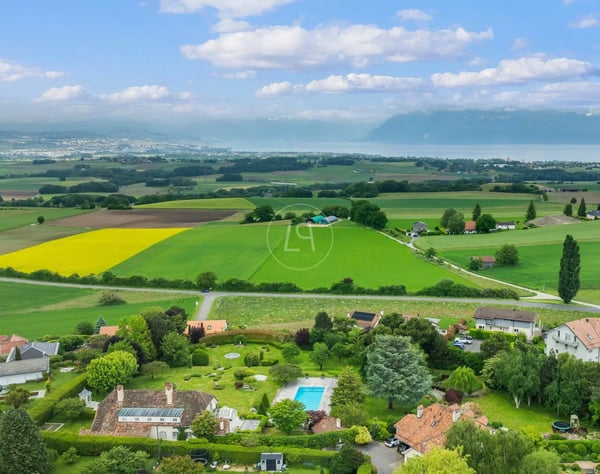 Stunning property with pool and lake view, Apples 5