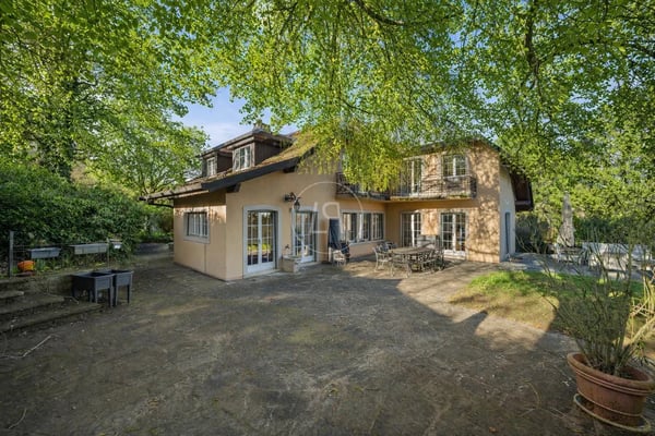 Superb property in an emerald setting with lake view in Aubonne 2