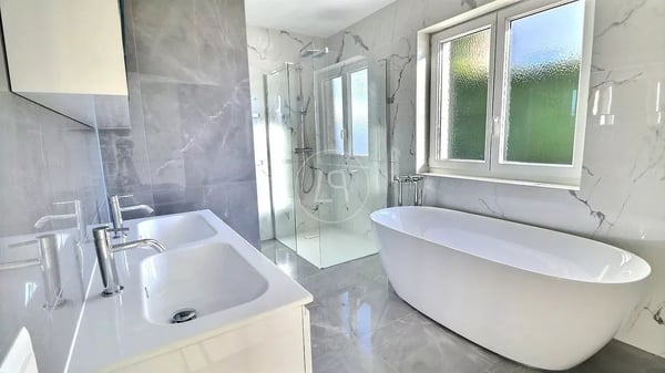 Beautiful renovated property with panoramic view in Chernex 10