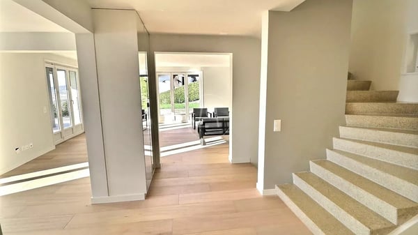 Beautiful renovated property with panoramic view in Chernex 3