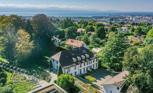 Somptuous property from the 19th century close to Lausanne 1