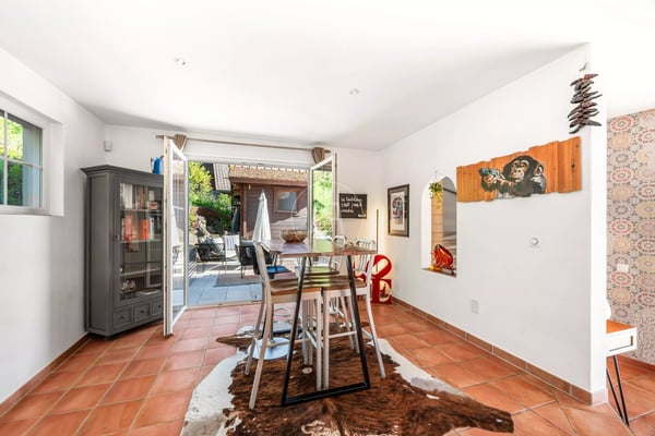 Beautiful family property with lake view and swimming pool in Blonay 9