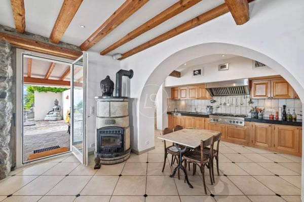 Charming property with panoramic view on the heights of Montreux 8