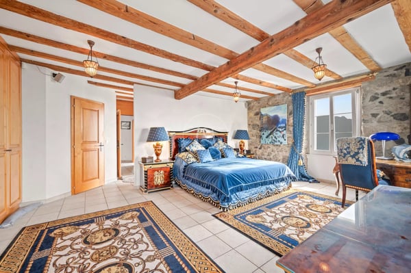 Charming property with panoramic view on the heights of Montreux 10
