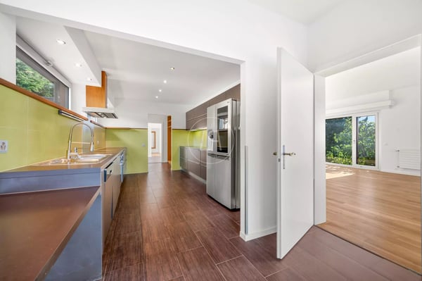 Contemporary property renovated with panoramic view in Chernex 7