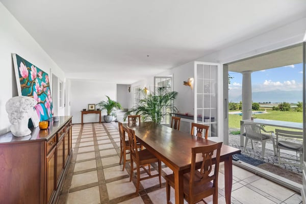Very beautiful family property in the heart of the vineyards with swimming pool in Etoy 6