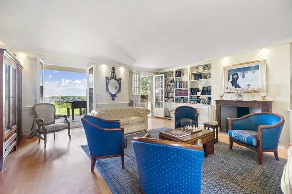 Very beautiful family property in the heart of the vineyards with swimming pool in Etoy 10