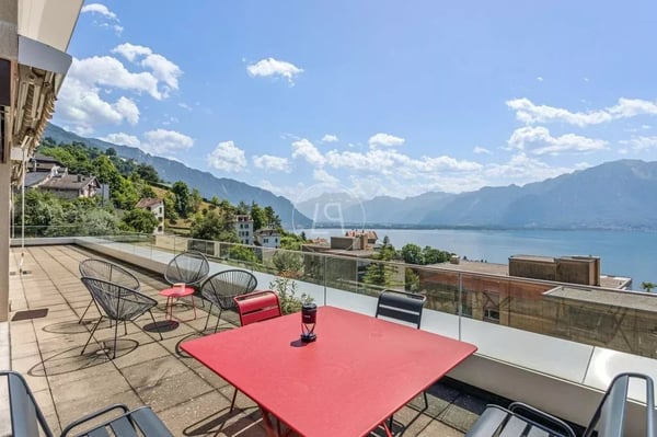 Attic with a 200 m2 terrace and breathtaking view in Montreux 7