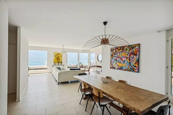 Attic with a 200 m2 terrace and breathtaking view in Montreux 2