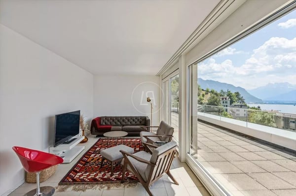 Attic with a 200 m2 terrace and breathtaking view in Montreux 6