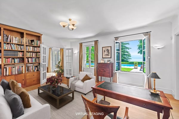 Elegant waterfront property on Lake Shore 8