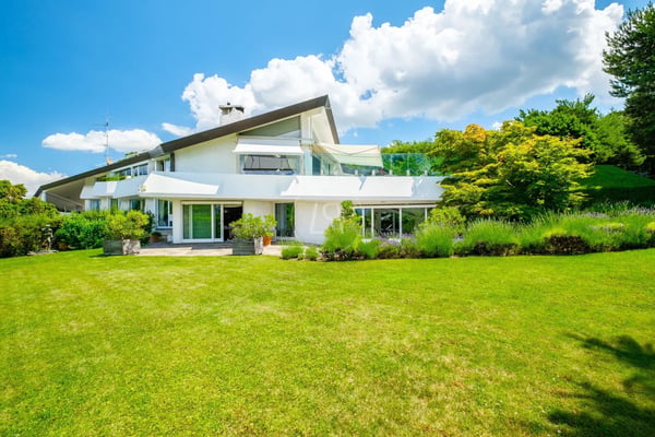 Outstanding First-Line Lakefront Villa in Cologny 2