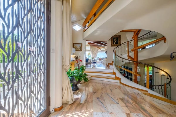 Outstanding First-Line Lakefront Villa in Cologny 6