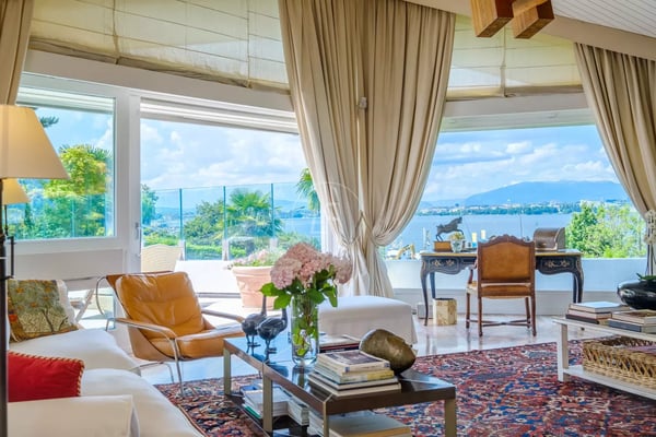 Outstanding First-Line Lakefront Villa in Cologny 10