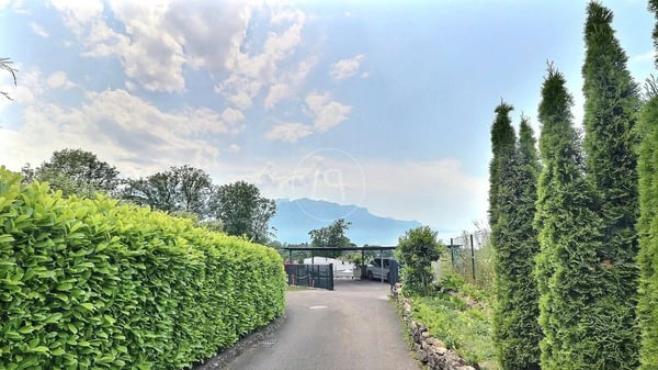 Superb contemporary house in a sought-after area of Montreux 3
