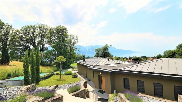 Superb contemporary house in a sought-after area of Montreux 12