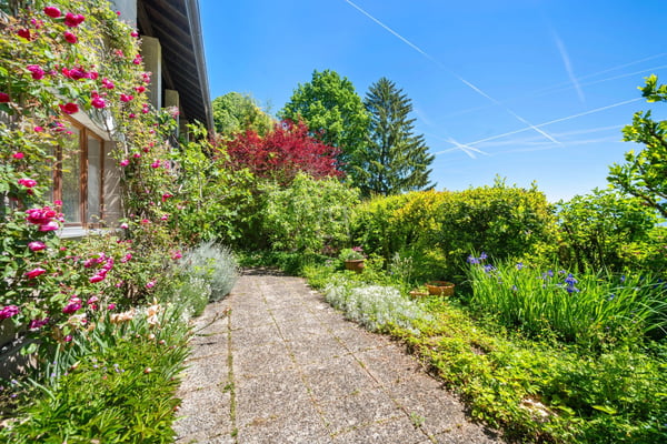 Beautiful family house with pool near Rolle 11