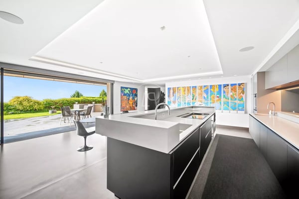 Superb property with lake view and indoor pool in Givrins 7