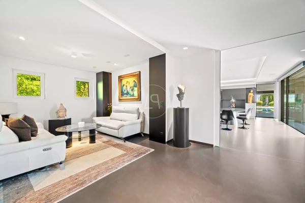 Superb property with lake view and indoor pool in Givrins 4