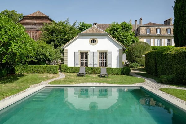 Historic 18th century castle, 15,000 m2 park, Between Lausanne and Nyon 5