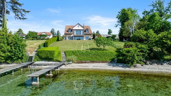 Rare villa with beach in St-Prex 2