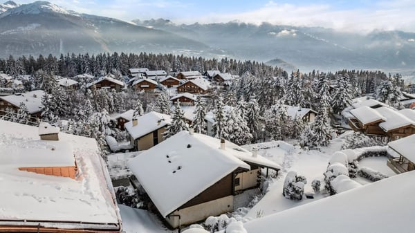 Chalet with Alpine views and exceptional potential 2