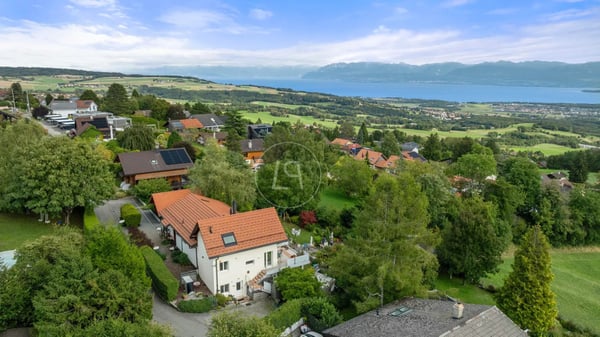 Charming property with exceptional views in Arzier le Muids 1