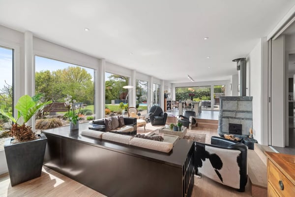 Beautiful family villa, swimming pool and view on the heights of Gland 10